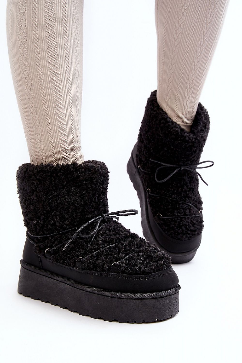 Elegant Women's Insulated Snow Boots by Step in Style, featuring a luxurious fur lining and 4cm platform perfect for winter comfort.