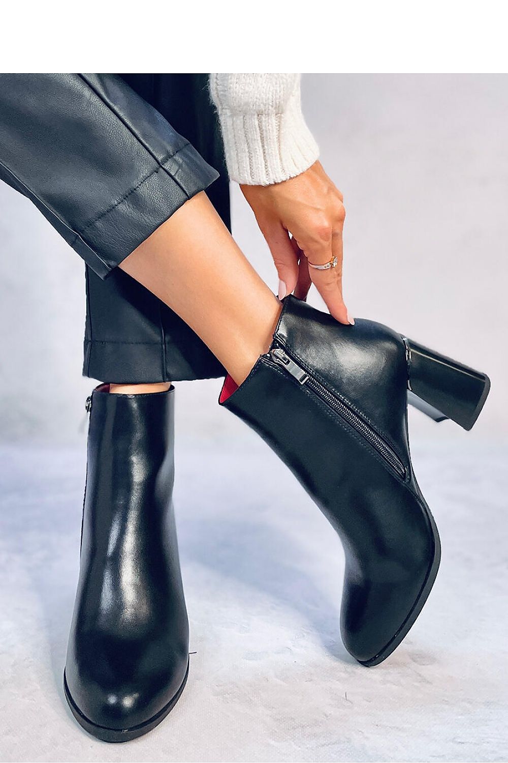 Close-up of Inello women's black heel boots made of organic leather with practical side zipper for ease.