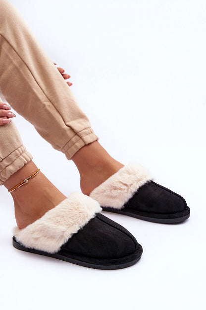Step in Style chic slippers crafted from luxury fabric with a soft fur lining, designed for maximum comfort at home.