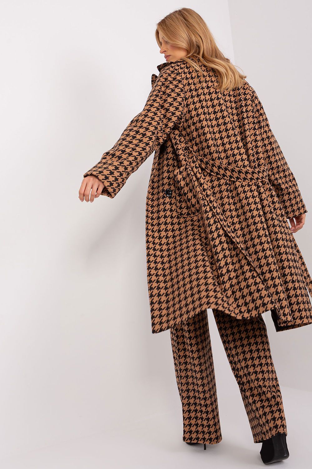 Elegant Lakerta Coat in Pepite Pattern featuring a luxurious over-the-knee design with a waist tie and practical patch pockets, perfect for autumn and winter fashion.