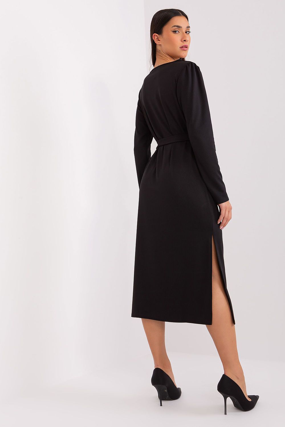 Back view of the Lakerta elegant midi dress, featuring long sleeves and a refined round neckline, ideal for chic gatherings.