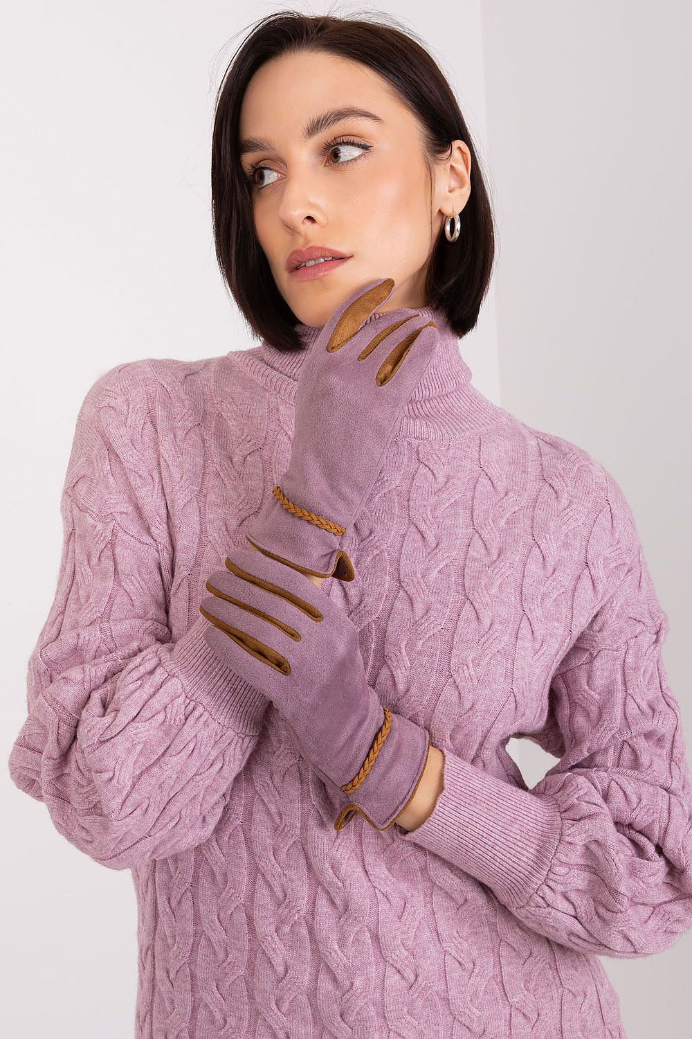 Chic women's gloves with braided straps by AT, offering a perfect blend of fashion and functionality for the modern woman.