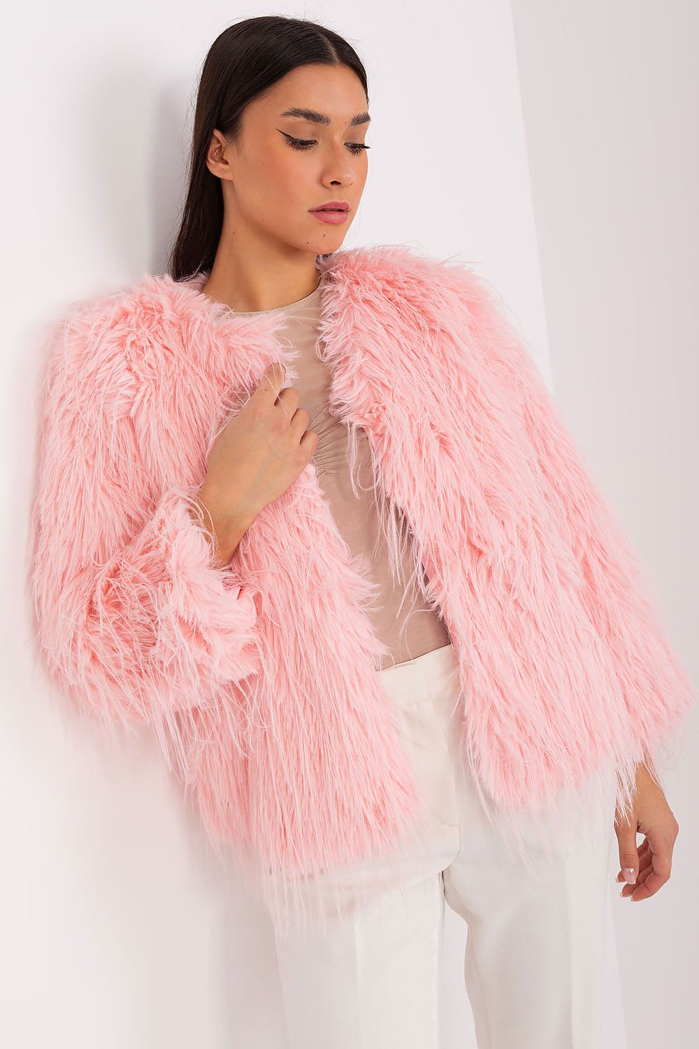Elegant transitional jacket by AT with luxurious fur trim, perfect for autumn-winter style.