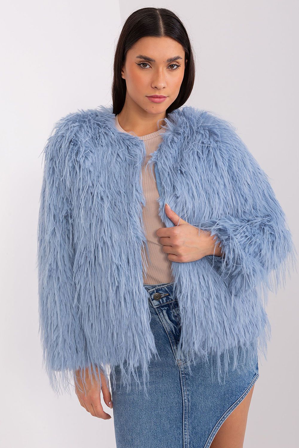 Elegant transitional jacket by AT featuring luxurious fur trim, perfect for autumn-winter style.