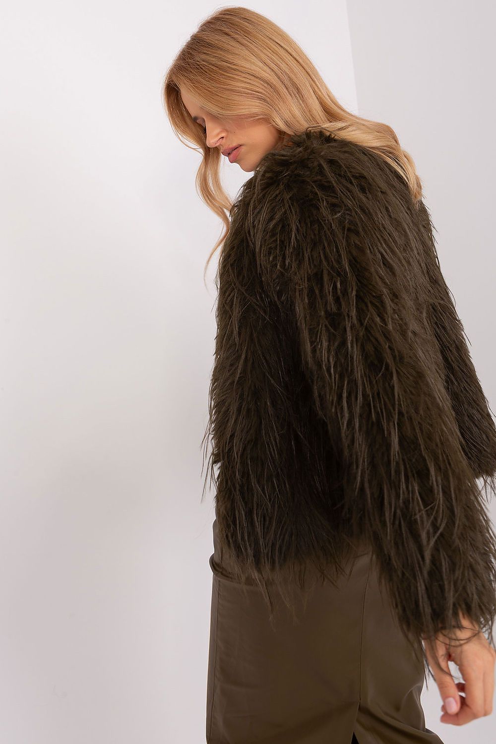 AT's sophisticated jacket with stylish fur detailing, designed for comfort and elegance in cooler seasons.