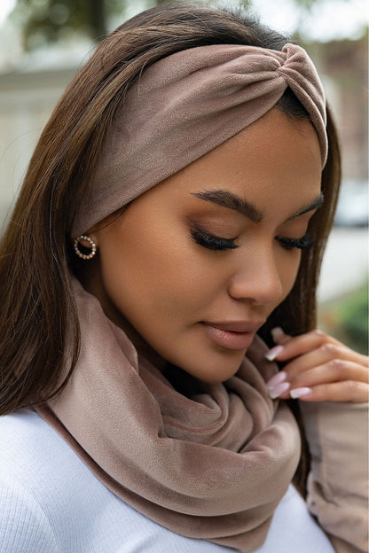 Elegant IVON velour headband and chimney set in various colours, designed for universal fit and comfort, a stylish addition to your winter wardrobe.