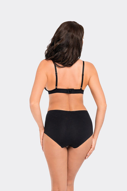 Close-up view of Babell's high-waisted cotton panties featuring intricate lace, a perfect blend of sophistication and femininity.