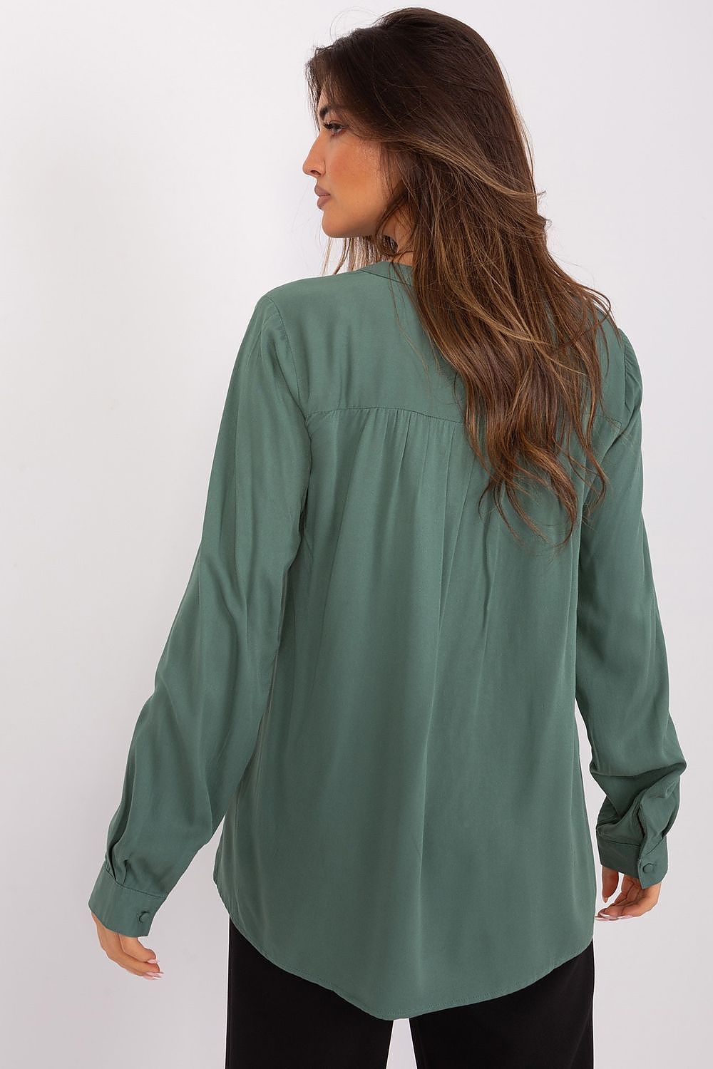 Chic long-sleeved Sublevel casual blouse with a feminine v-neckline, ideal for varied occasions and stylish layering.