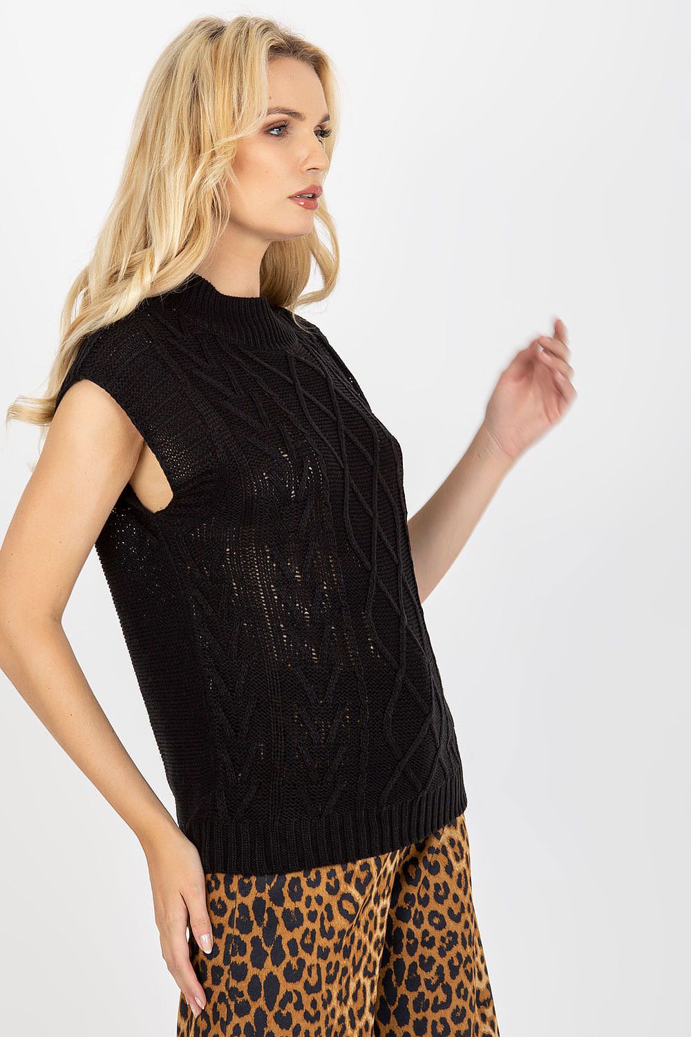 Trendy Sublevel sleeveless knitted gilet featuring a modern plaid design, embodying luxury and versatility.