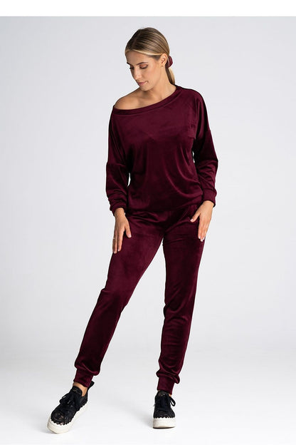 Stylish velour tracksuit trousers by Figl, designed with functional pockets and an elastic waistband for the perfect fit.