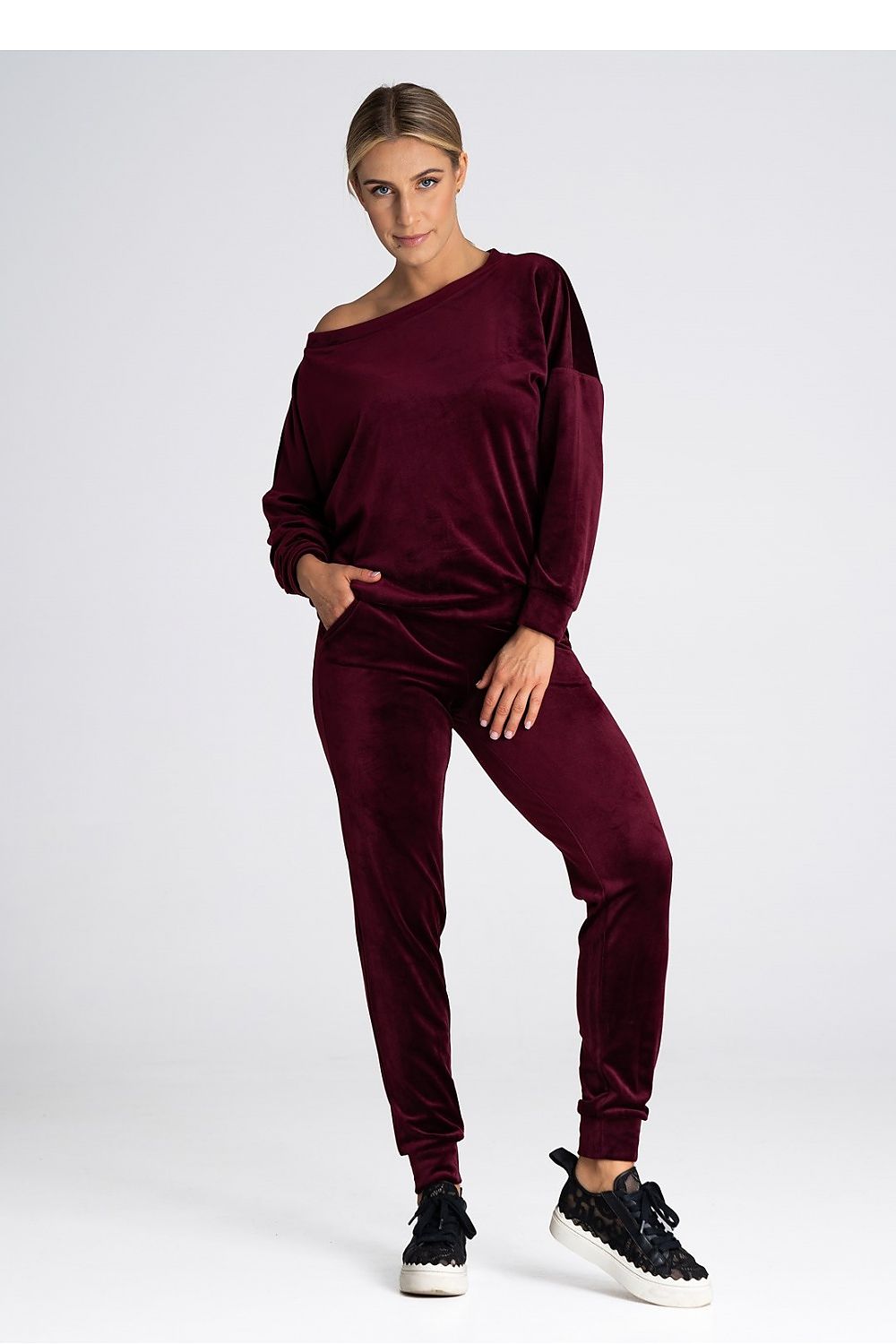 Luxury Figl velour tracksuit trousers featuring an elastic waistband and stylish pockets for a comfortable fit.
