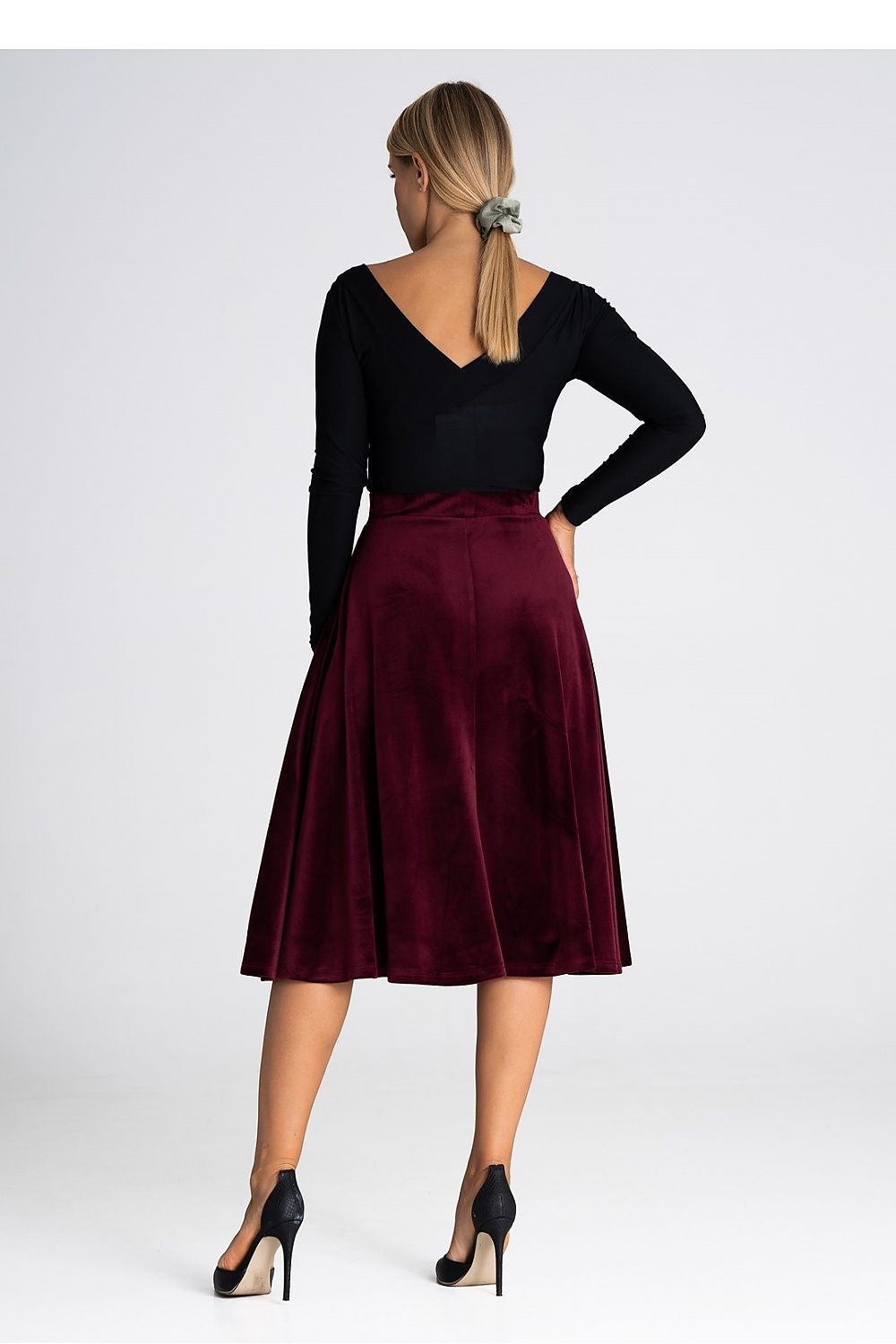 Premium Figl Collection's elegant midi skirt showcasing its luxurious fabric and flattering fit.