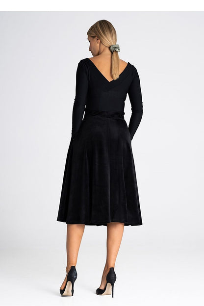 Elegant midi skirt by Figl with an elastic waist and flared design, perfect for adding sophistication to any outfit.