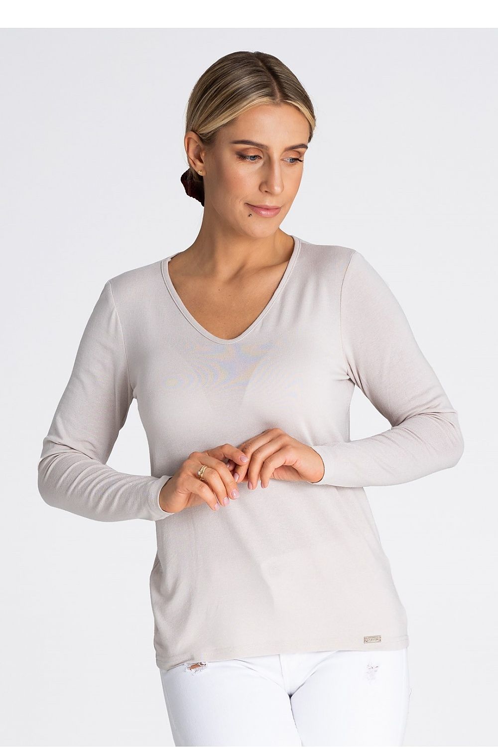 Luxury Figl blouse featuring a sophisticated V-neck and long sleeves, crafted from a soft viscose blend for ultimate comfort, perfect for elegant attire.