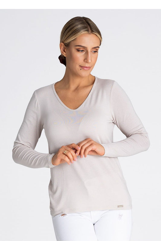 Luxury Figl blouse featuring a sophisticated V-neck and long sleeves, crafted from a soft viscose blend for ultimate comfort, perfect for elegant attire.