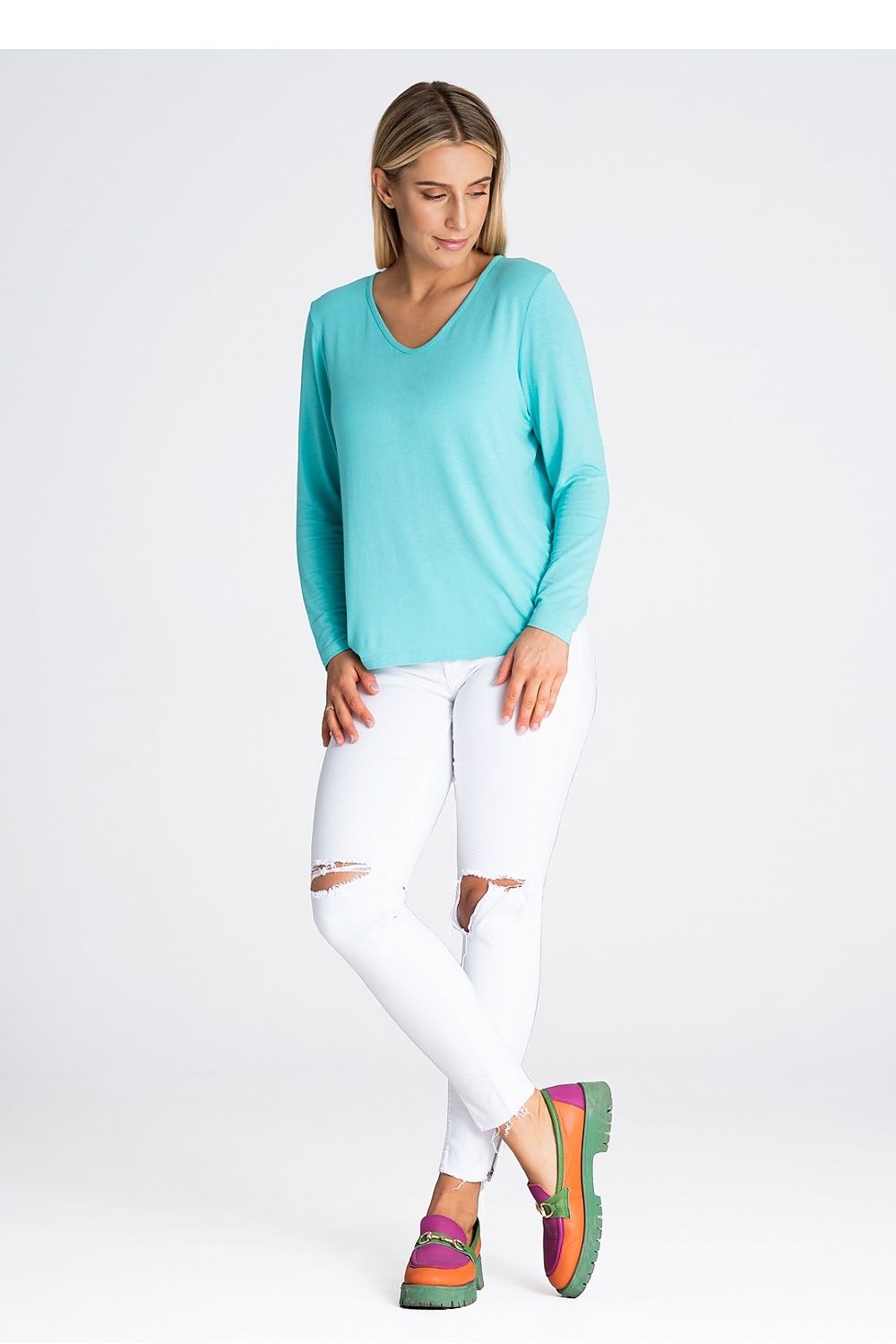 Close-up of the Figl V-neck blouse showcasing its soft fabric and intricate details, embodying elegance and comfort for any occasion.