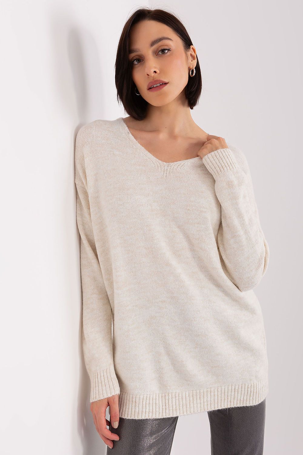 Luxurious long sleeve acrylic jumper with heart neckline by Rue Paris, showcasing its elegant design and perfect fit for everyday wear.