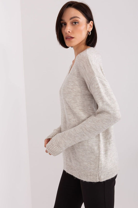 Luxurious long sleeve acrylic heart neckline jumper by Rue Paris, featuring a soft and lightweight design perfect for cold days.
