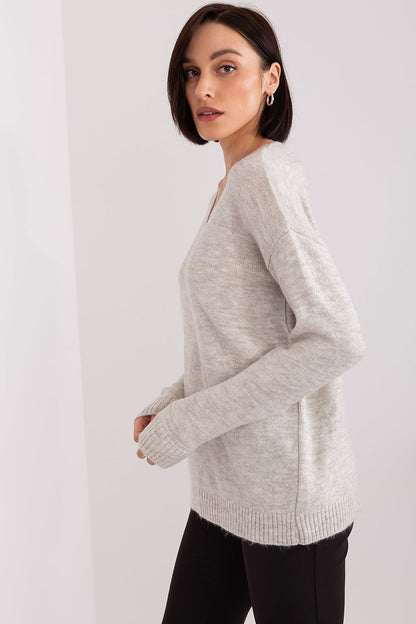 Luxurious long sleeve acrylic heart neckline jumper by Rue Paris, featuring a soft and lightweight design perfect for cold days.