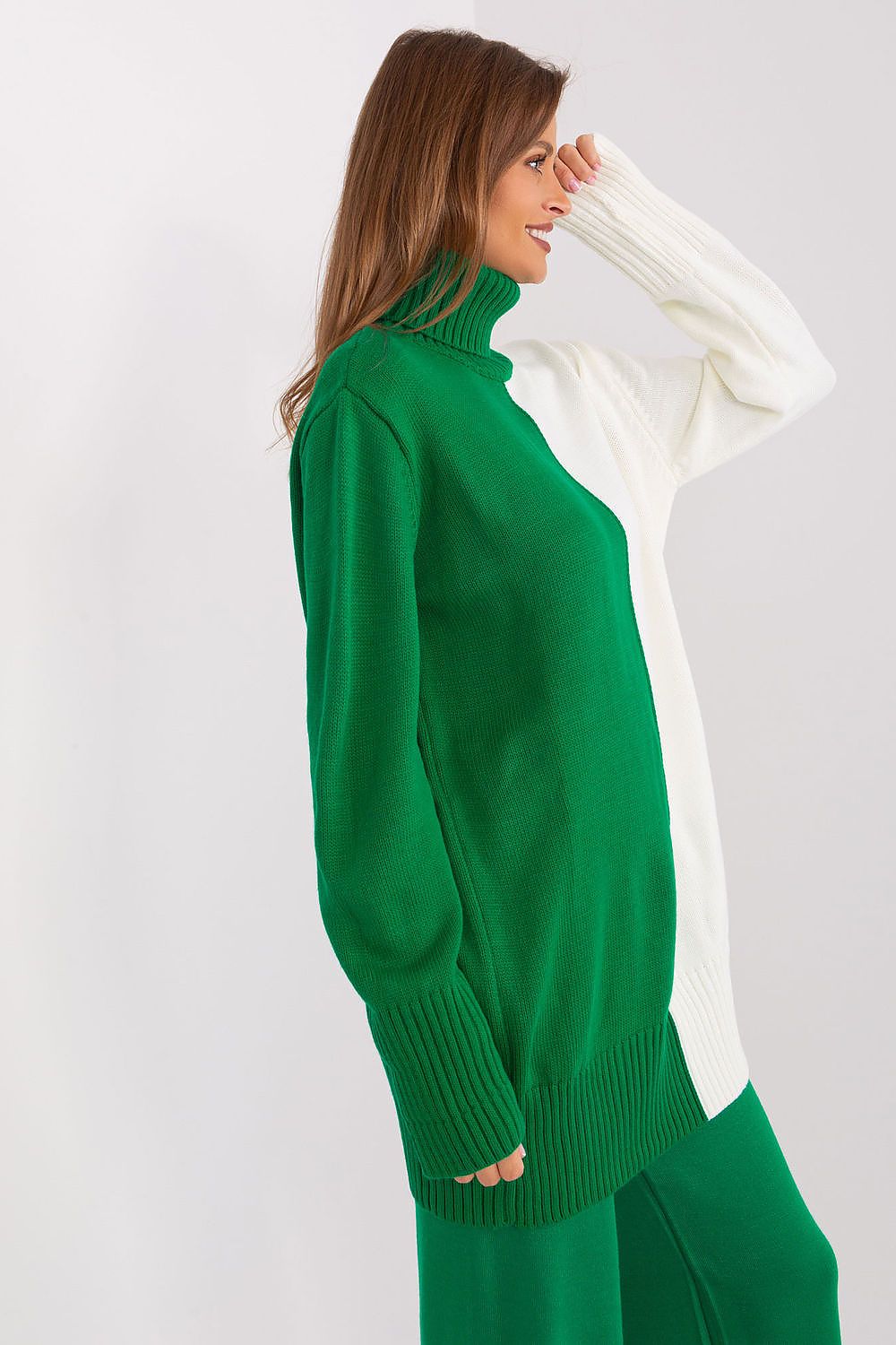 Comfortable and chic mid-thigh two-tone turtleneck sweater by Badu, ideal for casual outings and sophisticated gatherings.