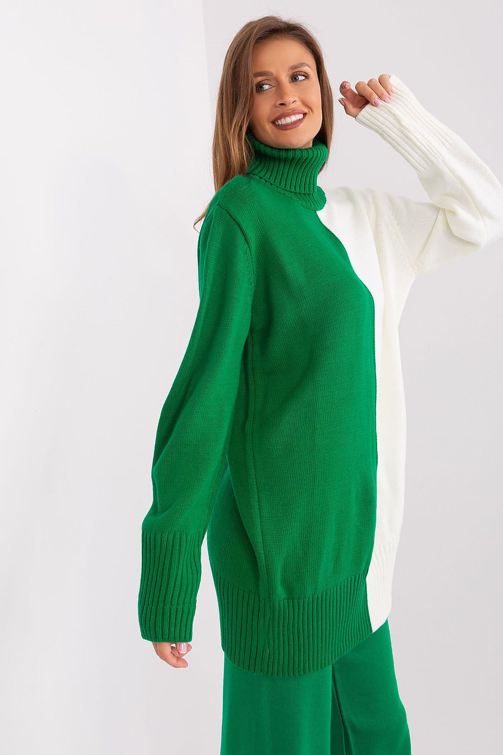 Versatile and fashionable Badu two-tone acrylic turtleneck sweater, a perfect blend of comfort and elegance for everyday wear.