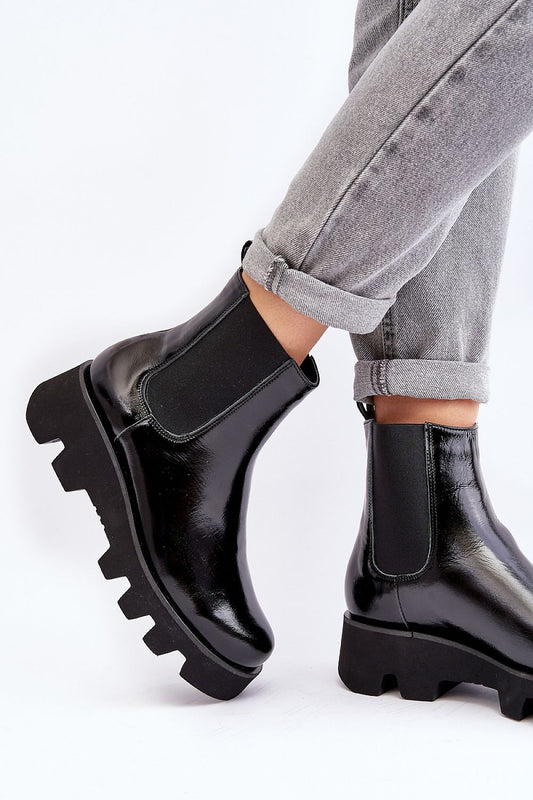 Elegant women's Jodhpur boots from Step in style featuring a flat heel, platform with grooves, and a chic rounded toe.