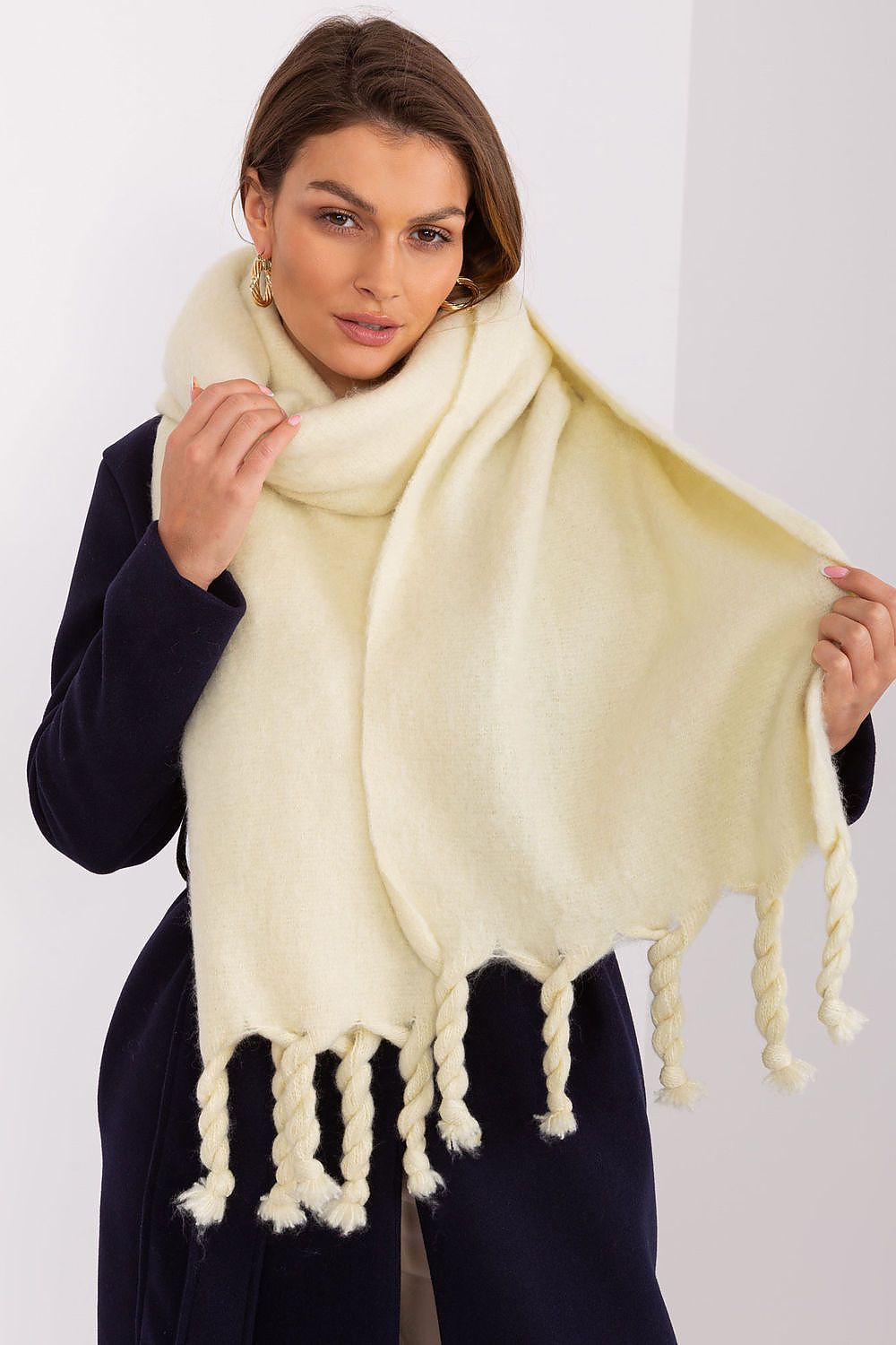Chic long scarf with an adjustable length by AT, designed for comfort and luxury during fall and winter.