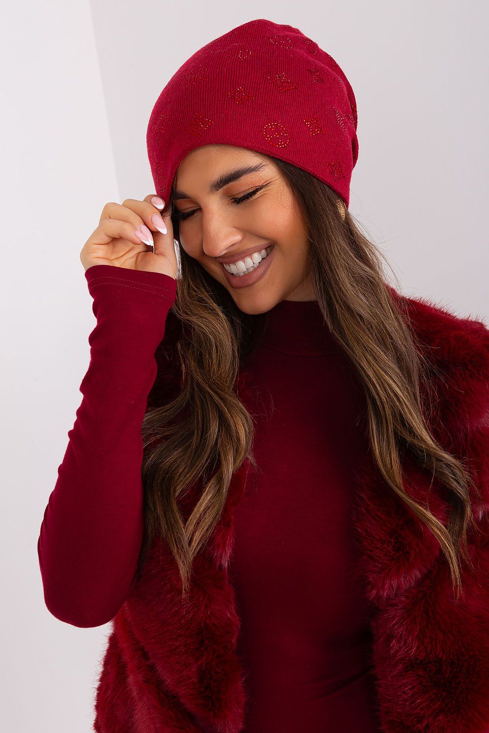 Sophisticated AT women's beanie hat with cashmere and rhinestones, a must-have accessory for luxury winter wear.