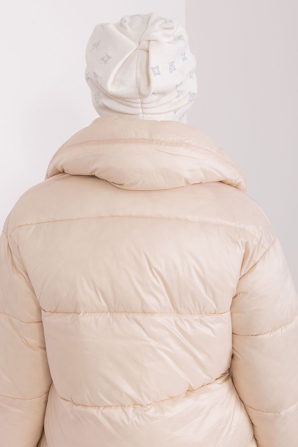 Elegant winter essential: women's cashmere blend beanie adorned with rhinestones, crafted by AT for warmth.