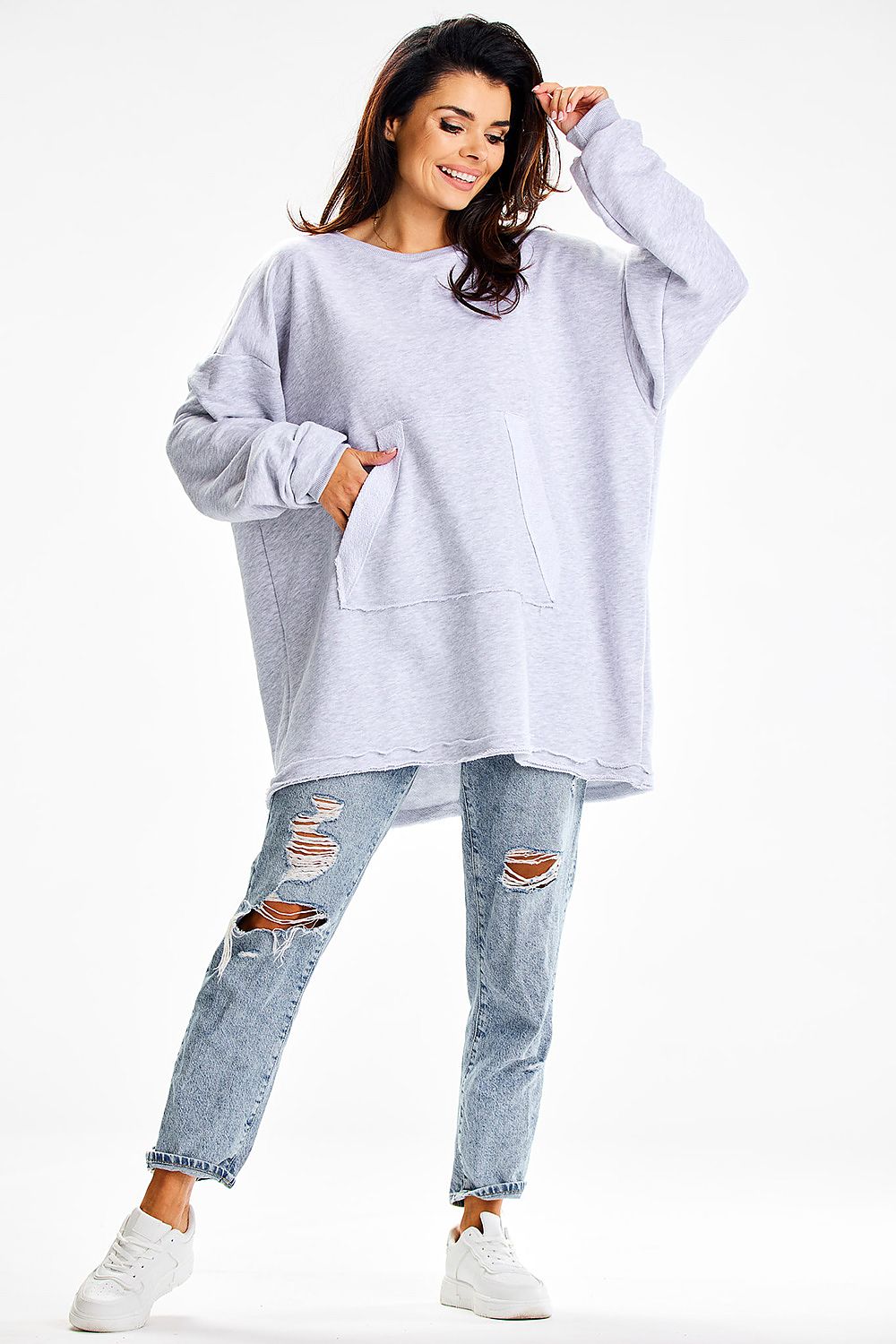 Elegant oversize sweatshirt made from cotton and spandex, featuring a practical pocket, presented by Infinite You.