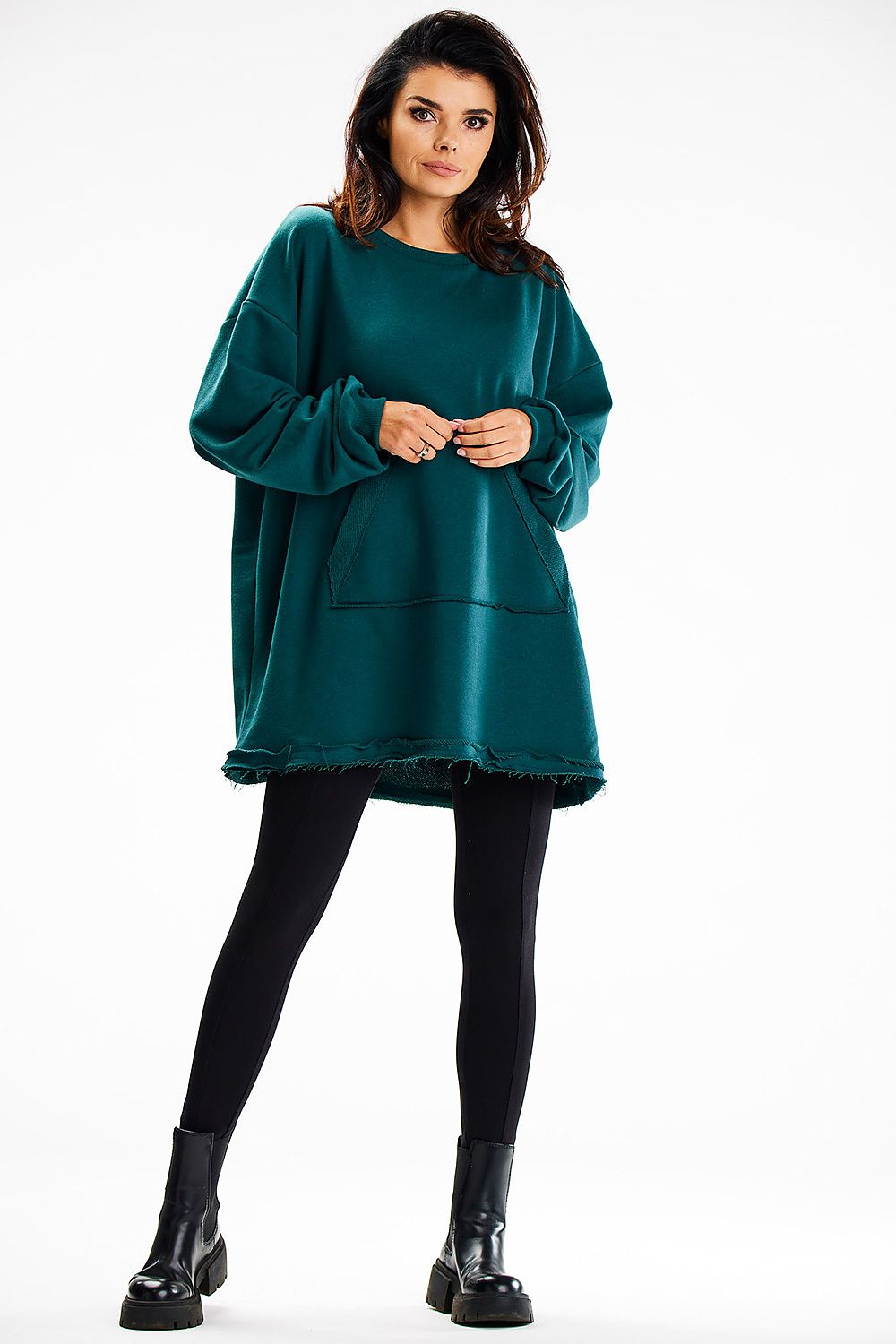 Sumptuous Infinite You oversize sweatshirt featuring soft fabric and a practical front pocket, perfect for everyday elegance.