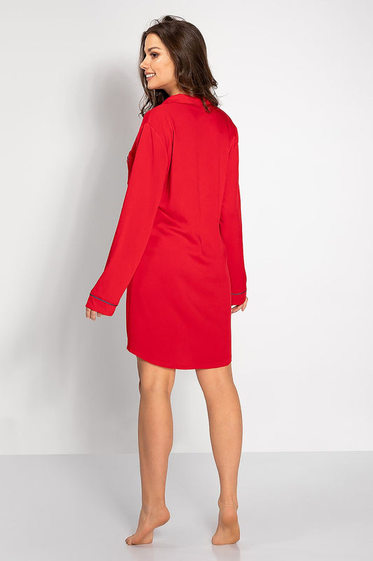 Luxurious Momenti Per Me nightgown featuring an elegant design, smooth fabric, and detailed piping, perfect for a stylish nightwear experience.