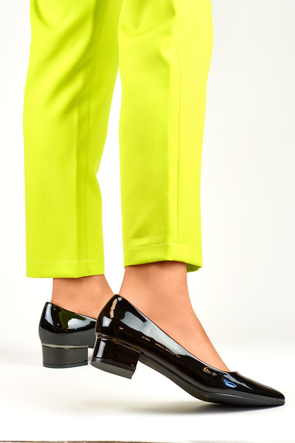 Close-up of PRIMO's sophisticated black pumps, featuring a pointed toe and soft natural leather insole for ultimate comfort and chic appeal.