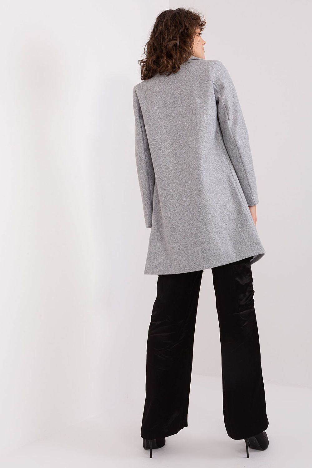 High-quality Och Bella women's coat, designed for timeless style and comfort, suitable for transitional seasons.