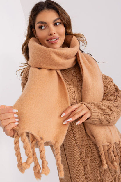 Fashionable image of the AT long scarf with tassels, highlighting its chic versatility and warmth as a must-have for fall and winter wardrobes.