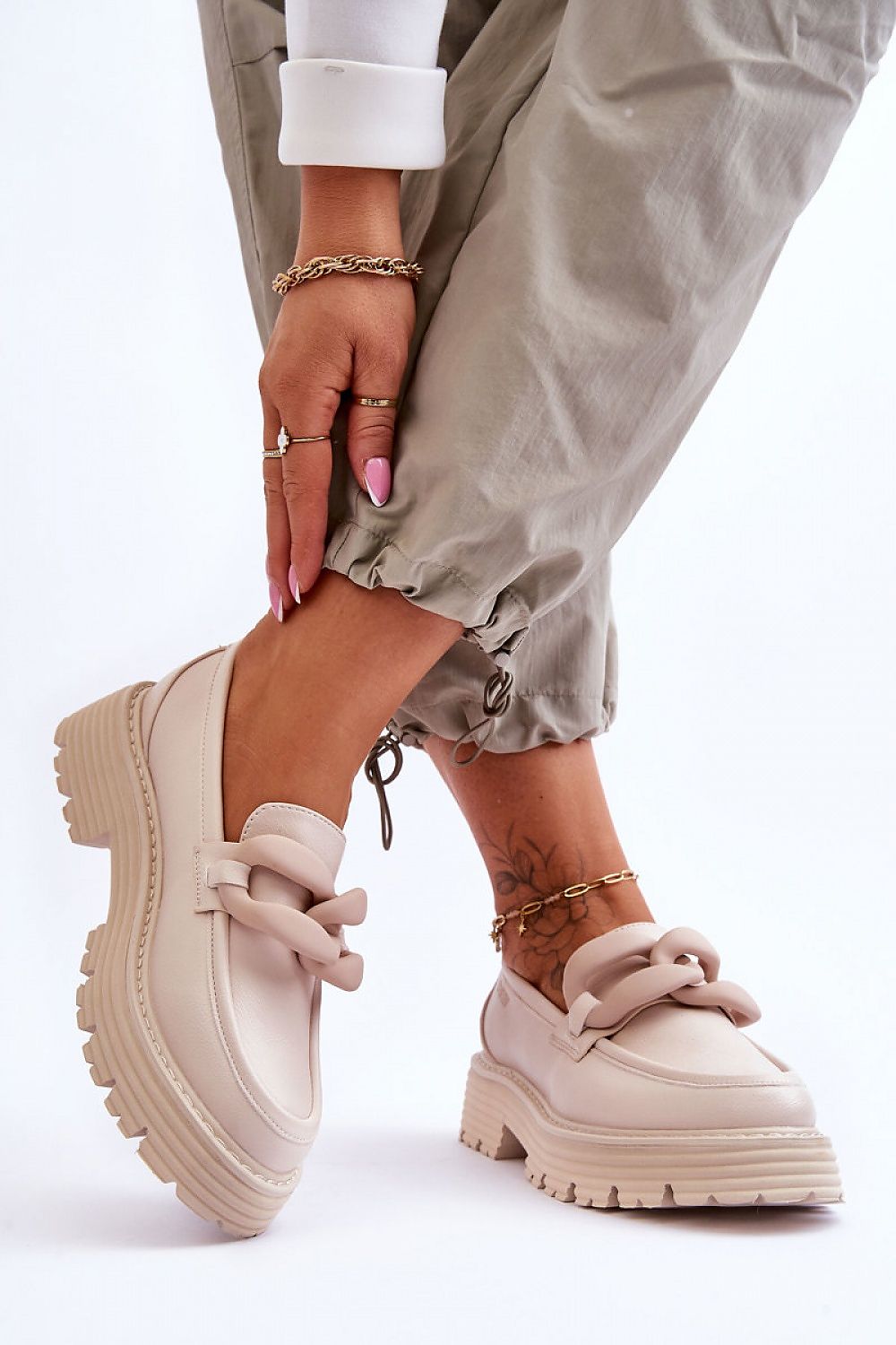 Luxury eco-friendly moccasins with a decorative chain from Step in Style, featuring a 4.5cm flat heel for ultimate comfort and a chic look.