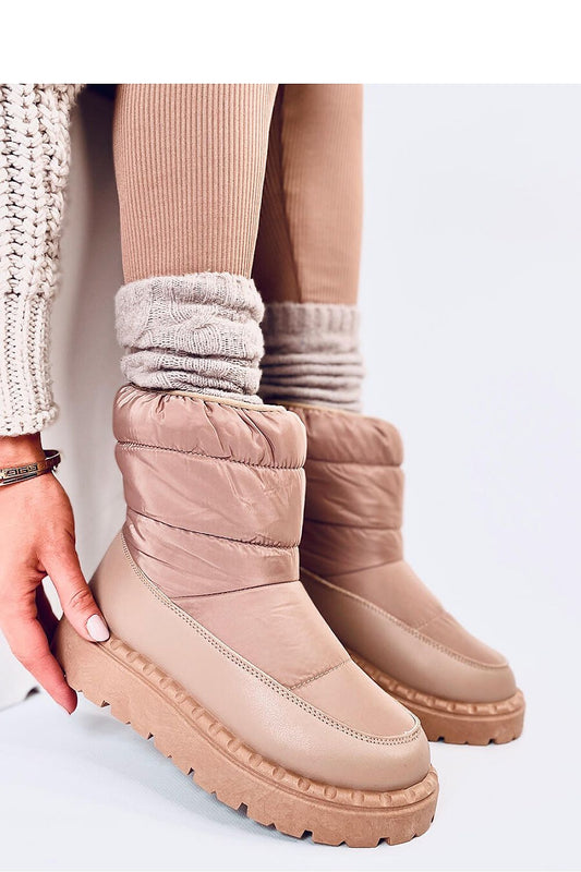 Luxurious Inello women's snow boots featuring elegant fur insulation and eco-friendly leather, designed for comfort and style on a platform sole.