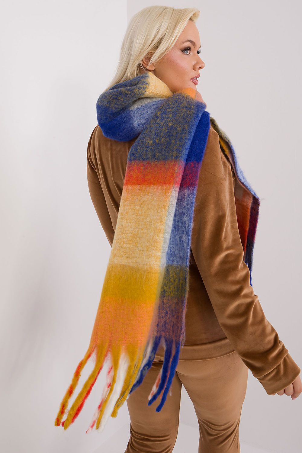 AT's 190 cm elegant plaid scarf with tassels, displaying a beautiful blend of colours for a fashionable winter accessory.