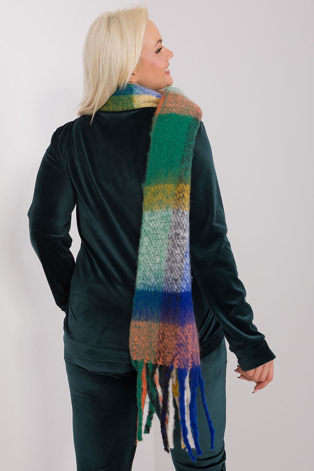 Luxurious and vibrant 190 cm plaid scarf with tassels from AT, ideal for adding warmth and flair to winter outfits.
