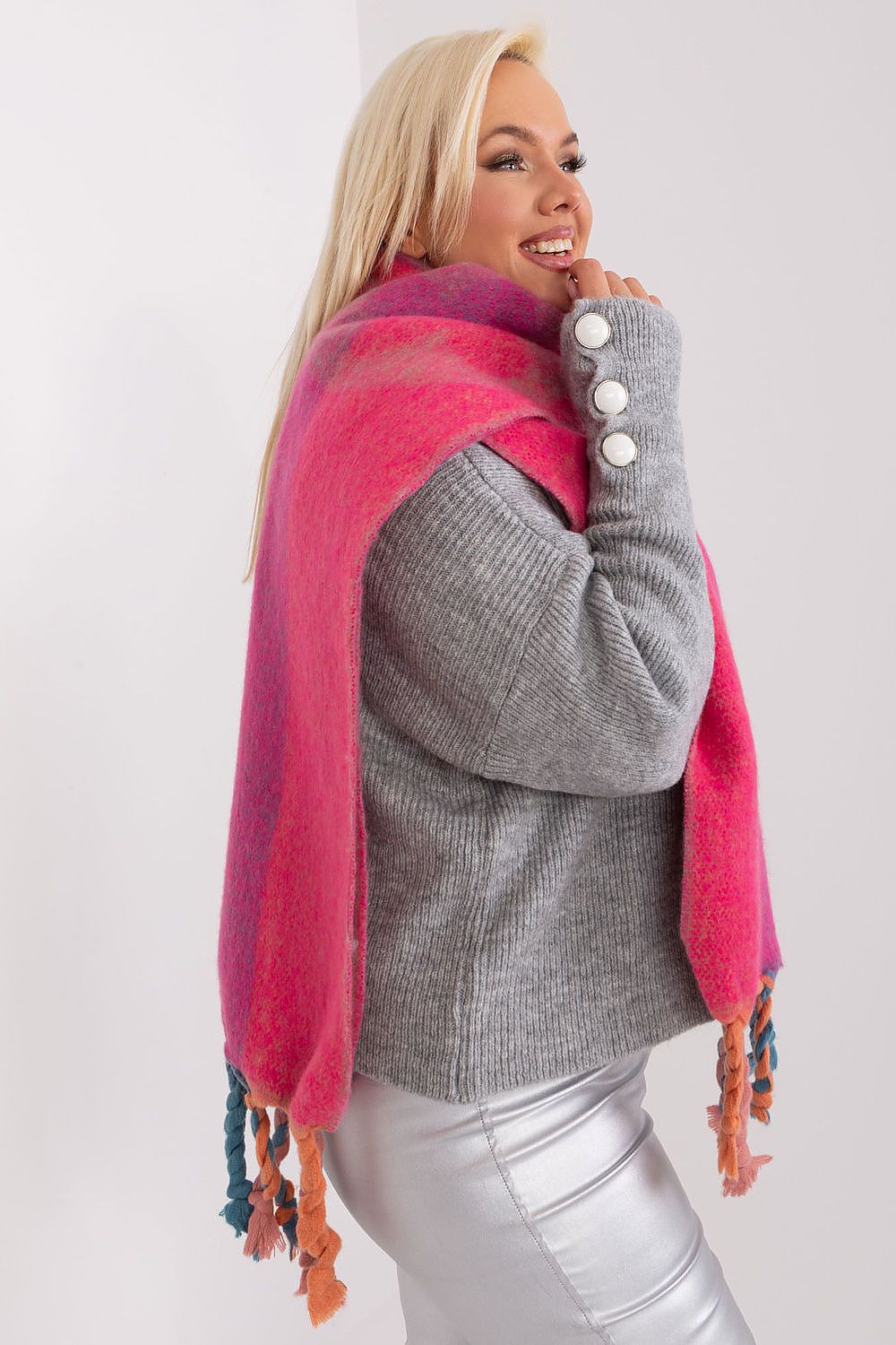 Chic 206 cm scarf by AT, made of durable polyester with intricate stripe patterns and tassels, versatile autumn-winter accessory.