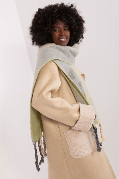 AT's elegant 206 cm striped scarf, showcasing its unique patterns and lightweight tassels, perfect for sophisticated autumn-winter looks.