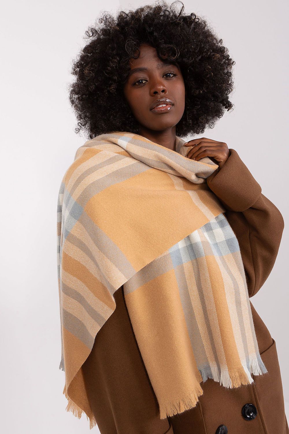 Sophisticated colourful plaid scarf by AT, measuring 190 cm, blending style and functionality for cold weather.