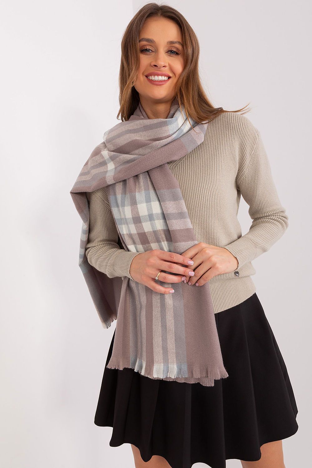 Sleek colourful plaid scarf by AT, measuring 190 cm, designed for versatile winter styling and comfort.