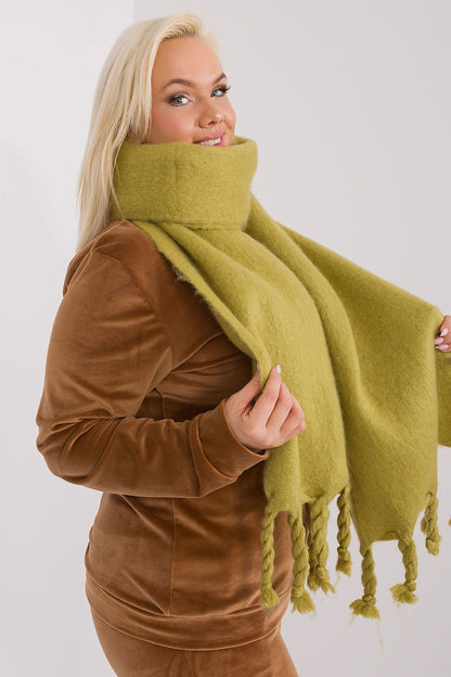 Versatile warm shawl in rich texture by AT, perfect for adding warmth and sophistication to your autumn wardrobe.