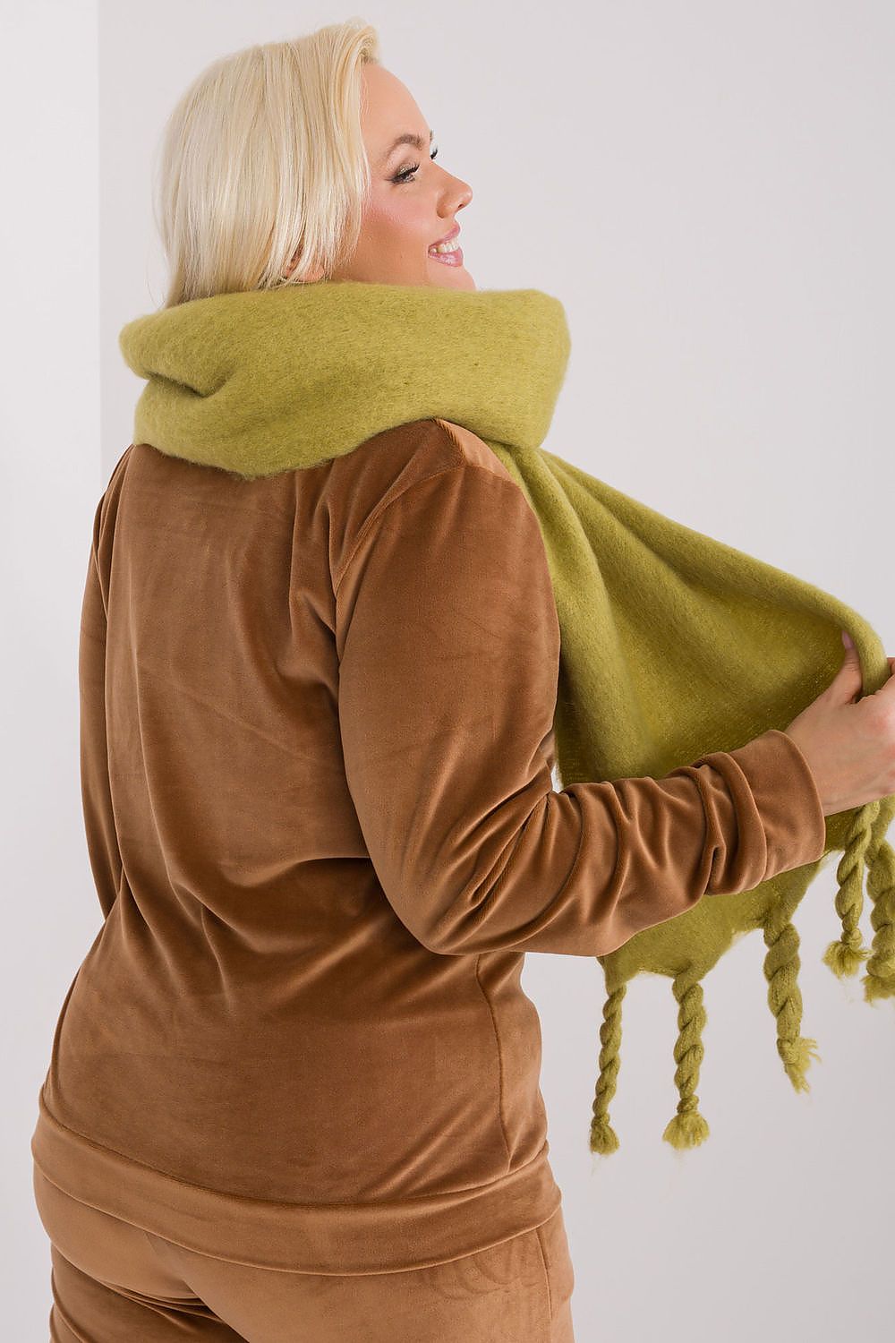 AT's chic long scarf featuring luxurious tassels, offering a stylish accessory for cold seasons.