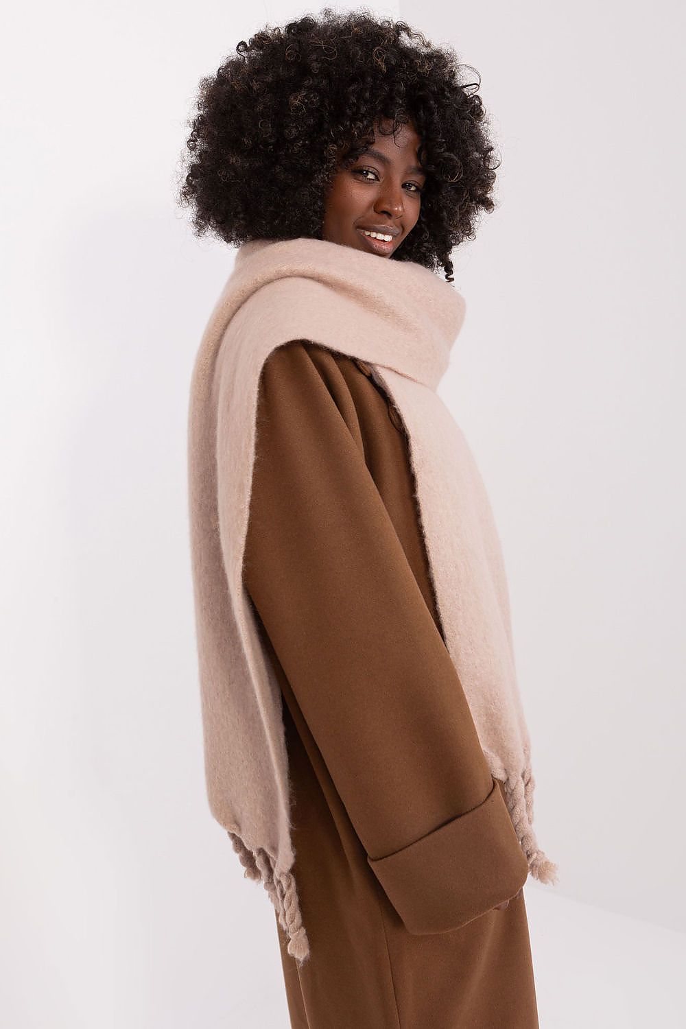 Chic long scarf by AT, crafted from 100% polyester, featuring luxurious tassels for a fashionable autumn look.