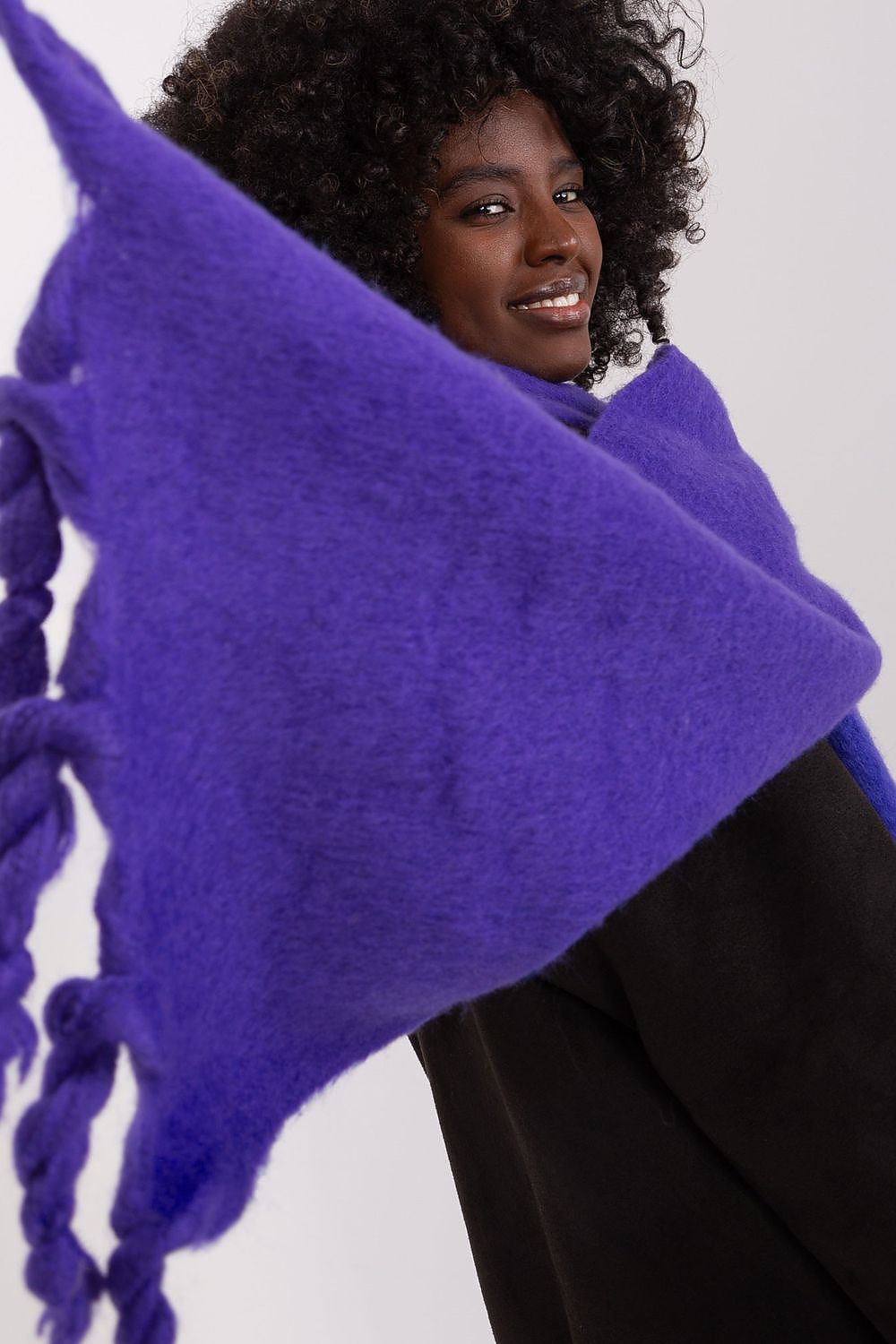 AT's premium long scarf designed for autumn and winter, combining durability with a chic look.