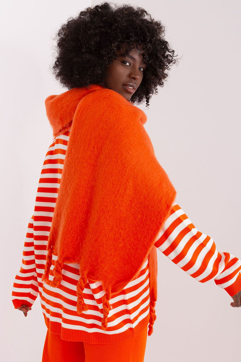 Elegant and versatile polyester scarf with tassels from AT, ideal for layering in cold weather.