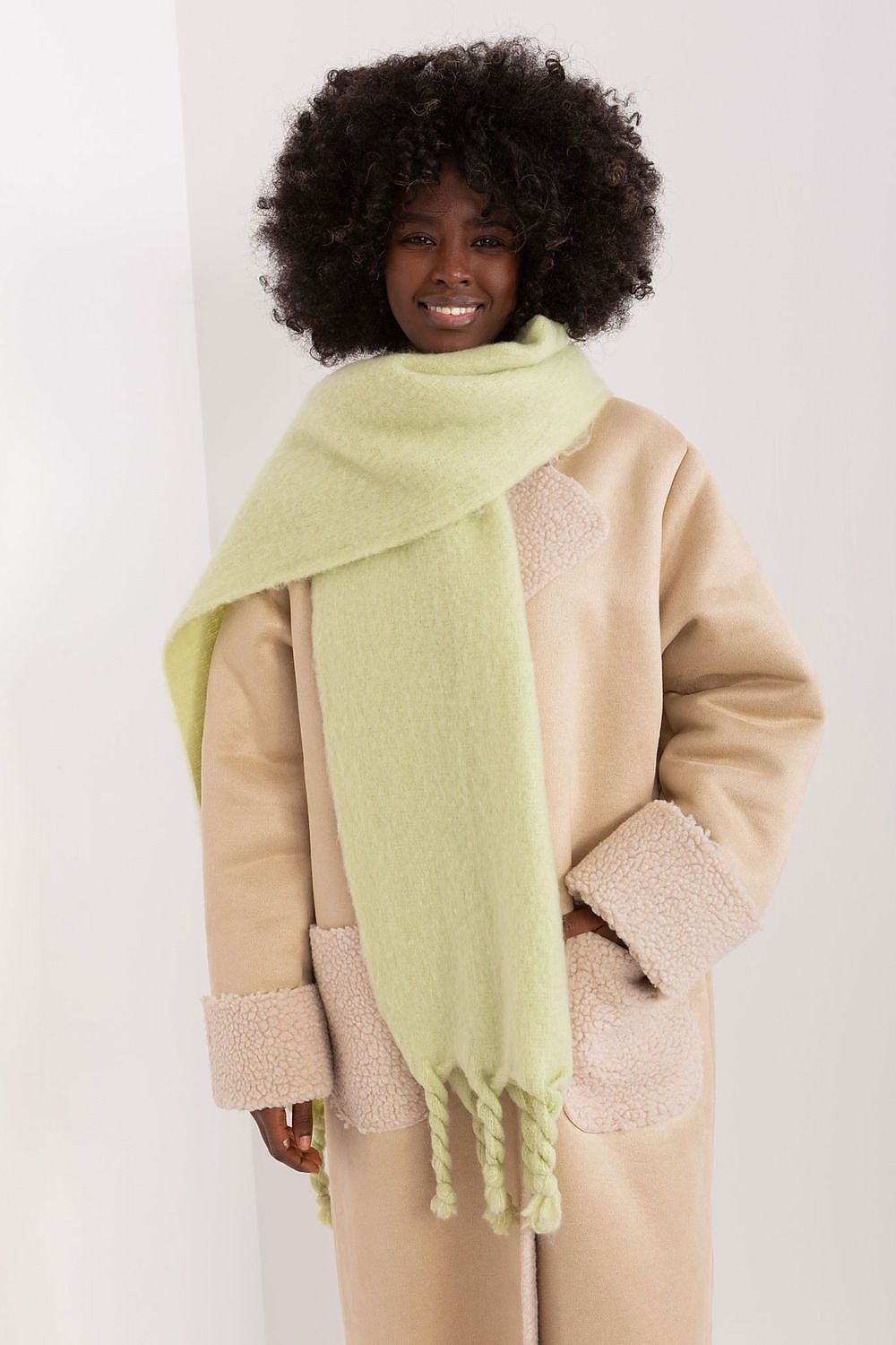 Versatile warm shawl by AT, showcasing a 210 cm length and luxurious polyester fabric for chilly days.