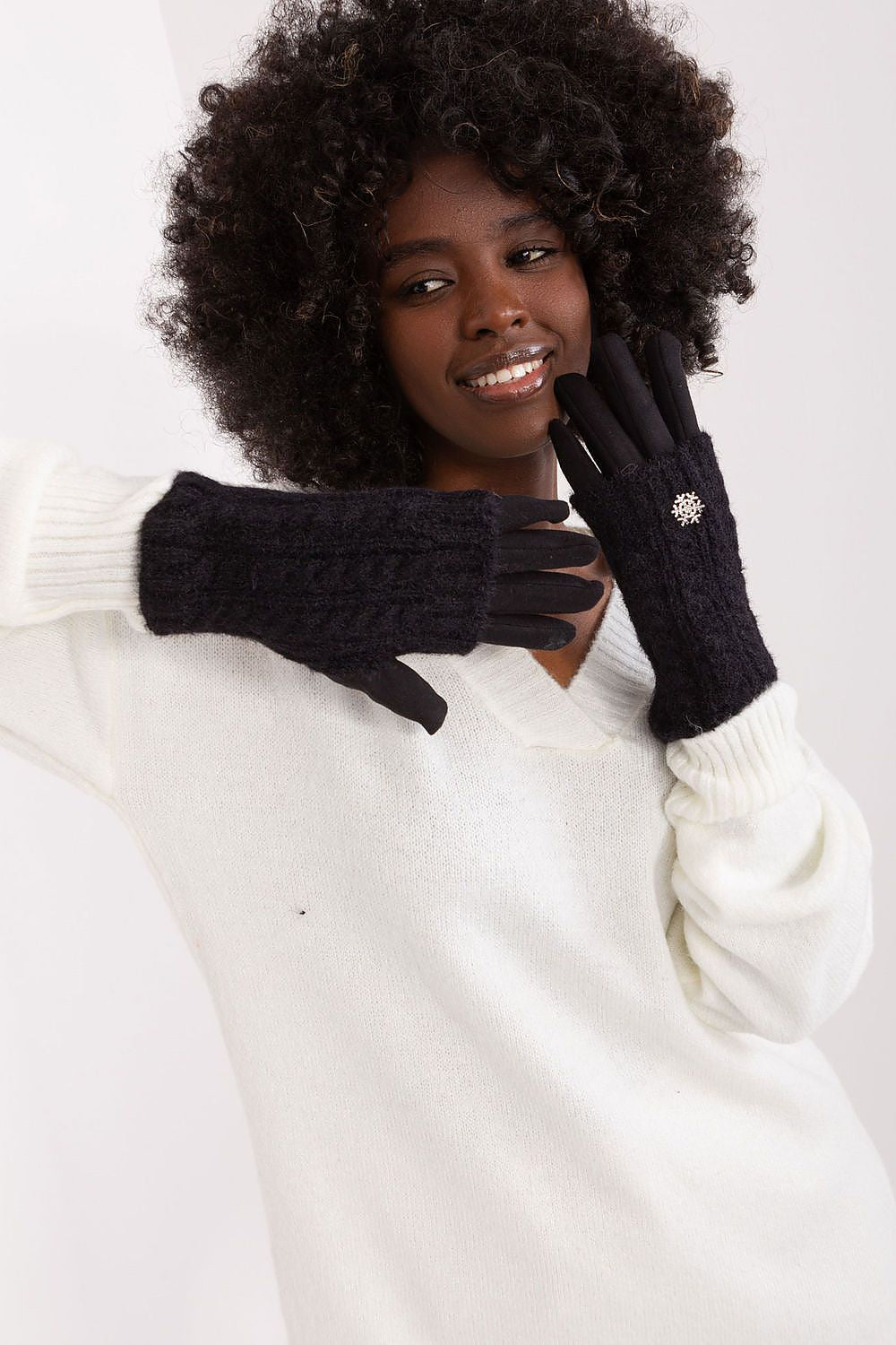 Elegant women's insulated gloves by AT, featuring a delicate floral embroidery and innovative touchscreen technology.